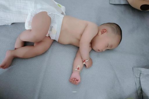万宁怀孕多久会显肚子